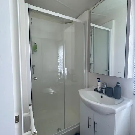 District Luxury * Plumbland