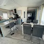 District Luxury Parque de Campismo Plumbland