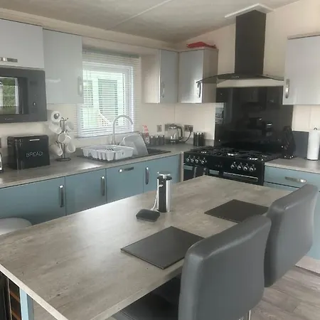 District Luxury * Plumbland